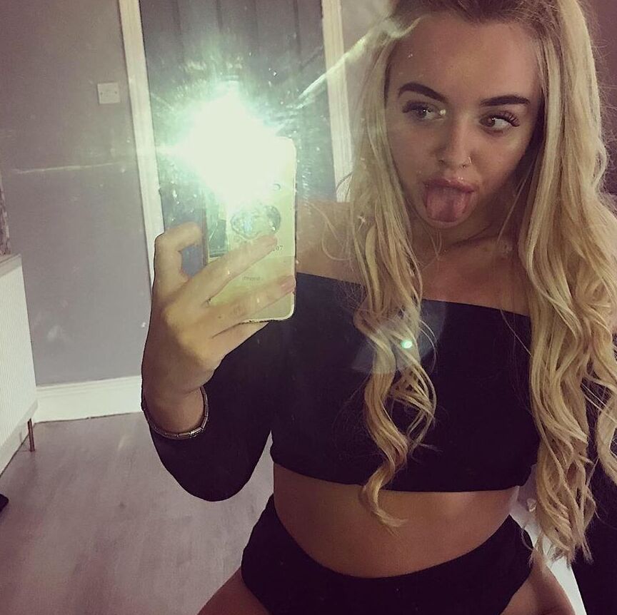 Petite blonde bimbo wants you to cum over her curvy body 1 of 56 pics