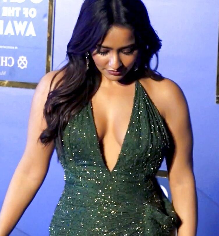 Neha Sharma - Gorgeous Indian Celeb in Sexy Outfit for GQ Awards 15 of 35 pics