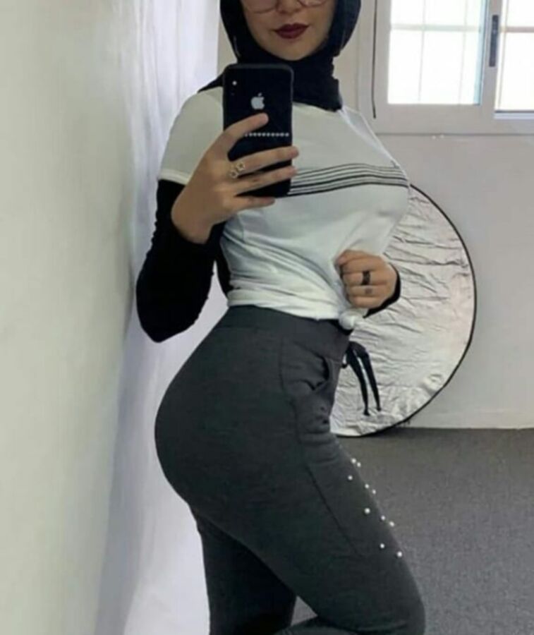 MUSLIM HIJAB MOST  SEXY INSTA LADIES  21 of 52 pics