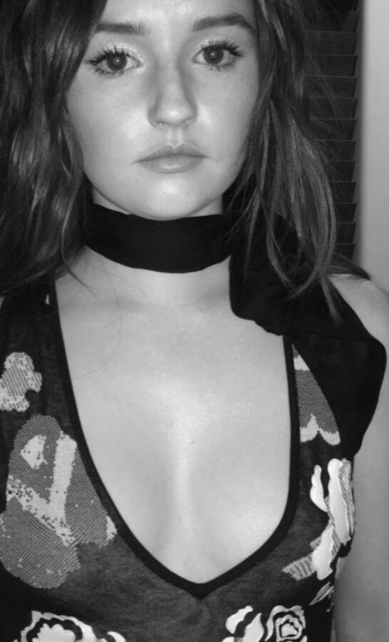 Kaitlyn Dever Nude Fakes