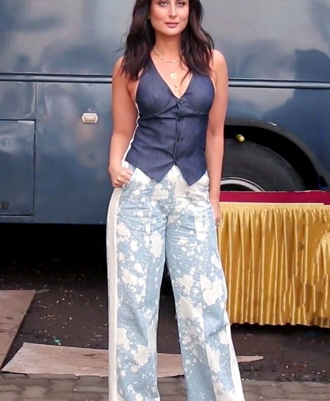 Kareena Kapoor- Sexy Curvy Indian Bollywood Celeb Gorgeous Poses 12 of 43 pics