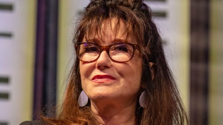 Mary McDonnell 13 of 13 pics