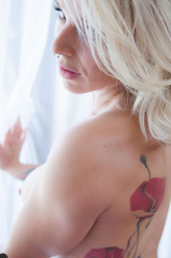 Suicide Girls - Cigno - Sapphire 22 of 39 pics