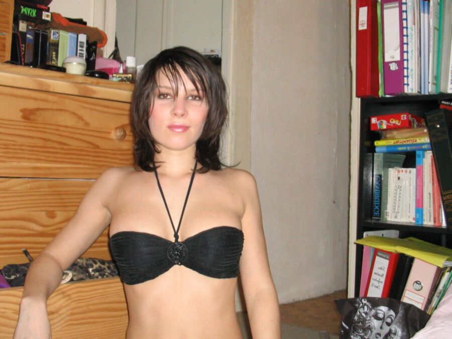 brunette hooker 13 of 18 pics