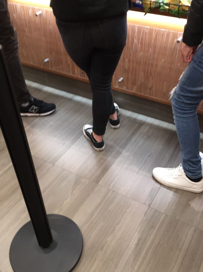 Hot Candid Ass in Jeans 3 of 25 pics