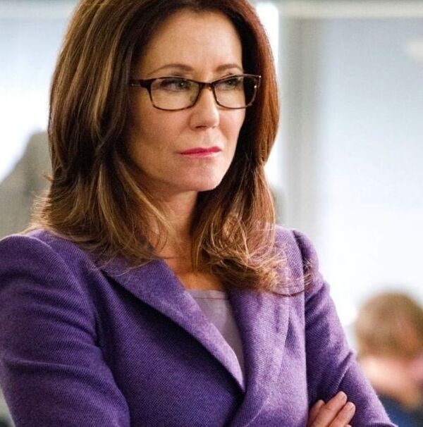 Mary McDonnell 12 of 13 pics