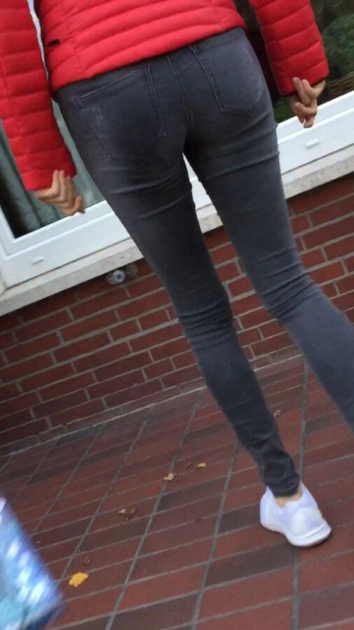 Skinny Candid Ass in tight Jeans 4 of 11 pics