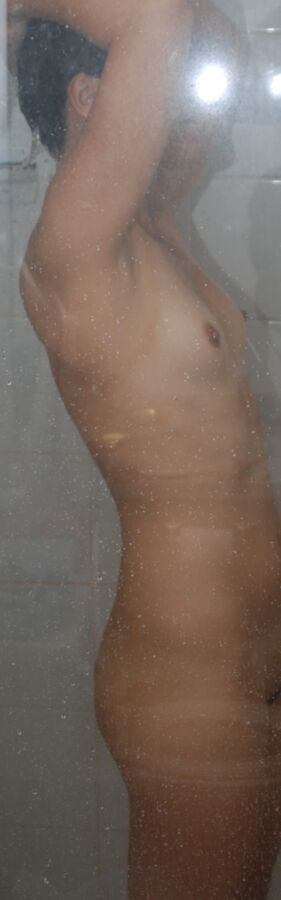 Assorted showering Amateurs 8 of 42 pics