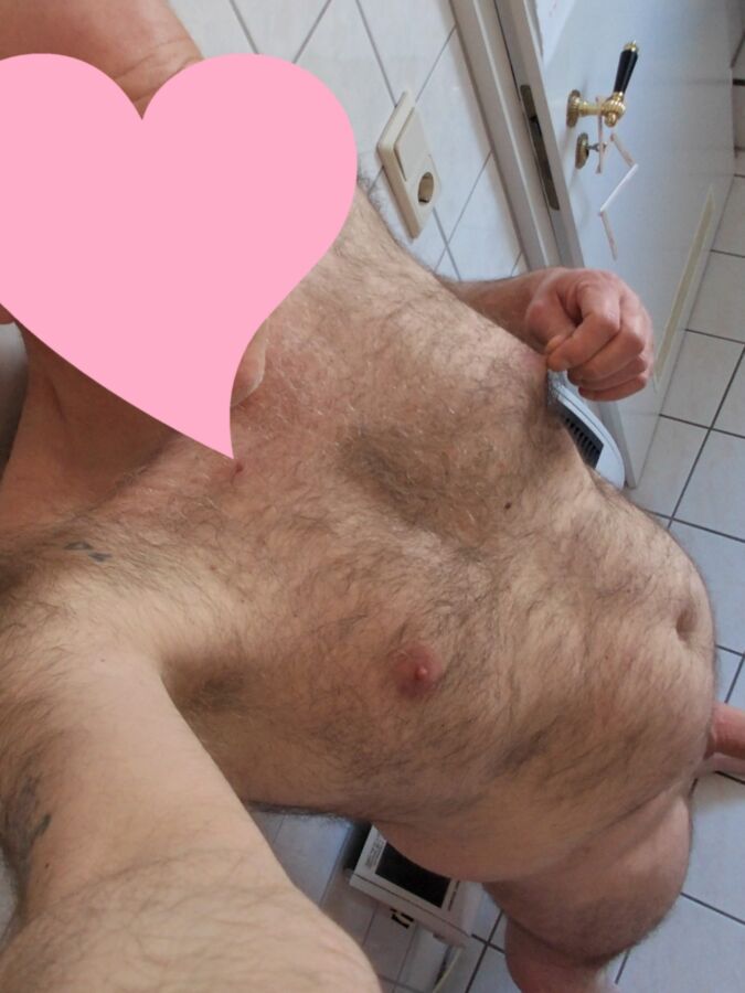 Hairy, chubby Daddy Fag / Haarig, mollig, tuntig 23 of 23 pics