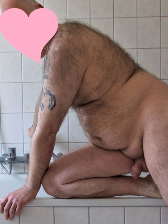 Hairy, chubby Daddy Fag / Haarig, mollig, tuntig 17 of 23 pics