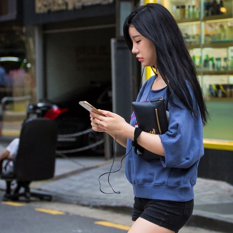 Voyeur: More hot Asian girls in shorts..... 8 of 50 pics