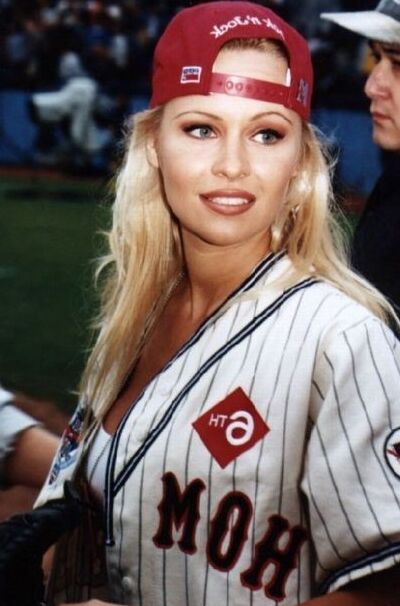 Pamela Anderson! Will Always Be One Of My All Time Favorites! 14 of 63 pics