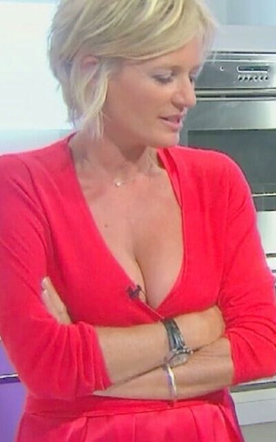 Competition French TV Women With Big Tits 17 of 35 pics