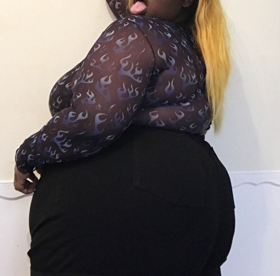 Luhshawnay (Amateur BBW) 19 of 93 pics