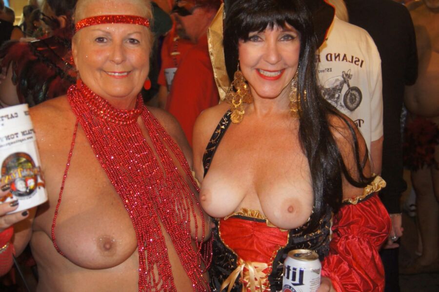 Shouldn�t you invite them to your next Halloween party ?? 13 of 64 pics