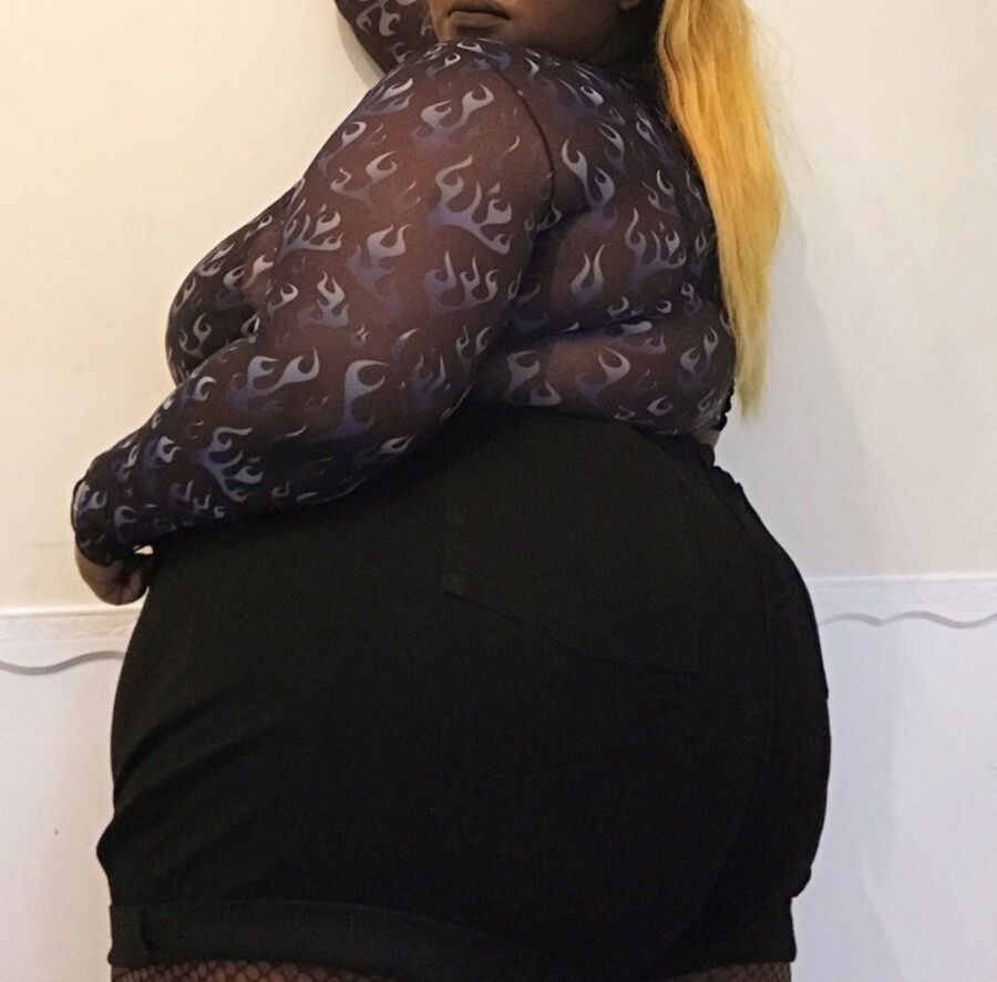 Luhshawnay (Amateur BBW) 20 of 93 pics