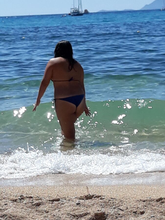 Maria in bikini (candid unaware) 17 of 22 pics