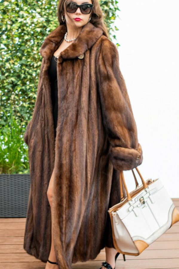 New Fur Coat Modell 8 of 46 pics