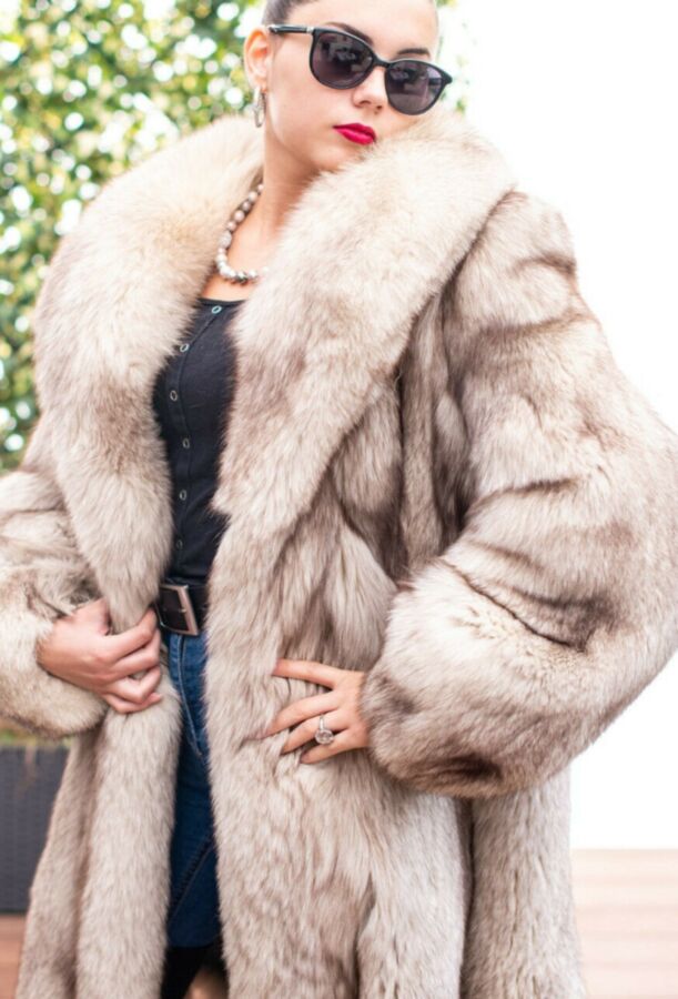 New Fur Coat Modell 21 of 46 pics