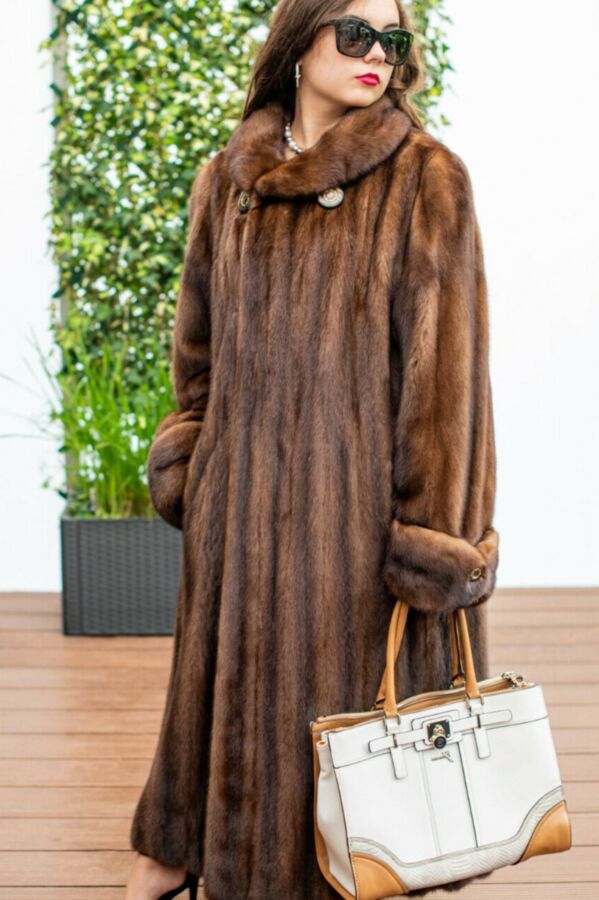 New Fur Coat Modell 10 of 46 pics