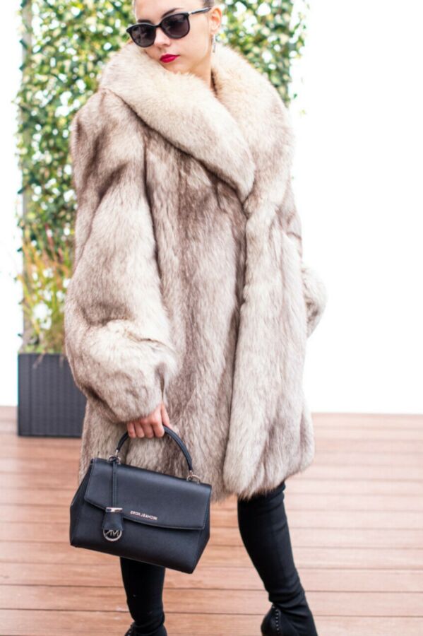 New Fur Coat Modell 19 of 46 pics