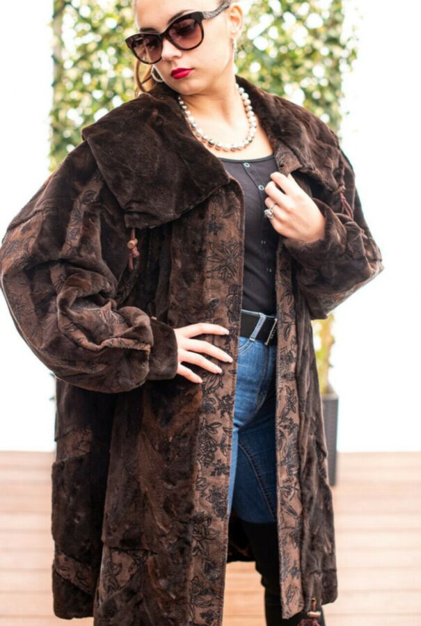 New Fur Coat Modell 1 of 46 pics