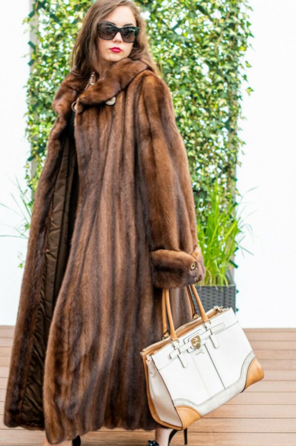 New Fur Coat Modell 13 of 46 pics
