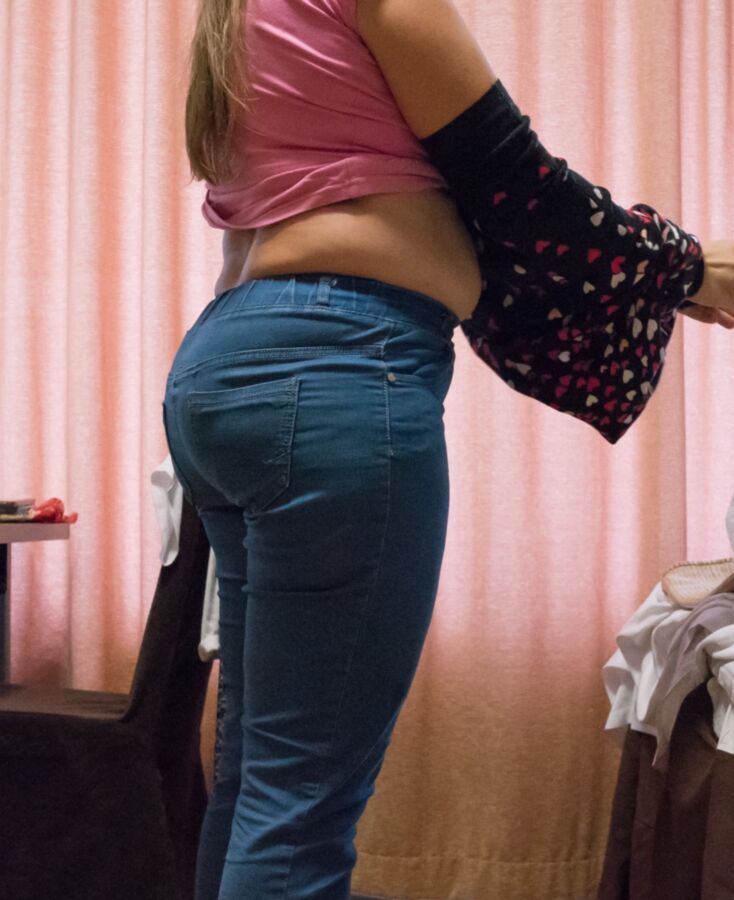 Girlfriend huge ass undressing 4 of 9 pics