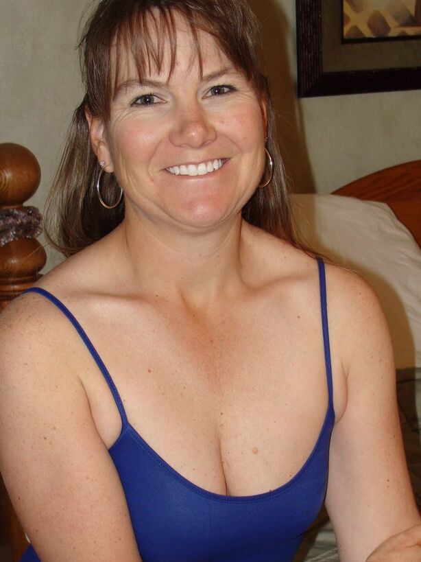 Sexy MILF makes me hard 16 of 43 pics