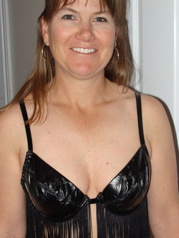 Sexy MILF makes me hard 7 of 43 pics