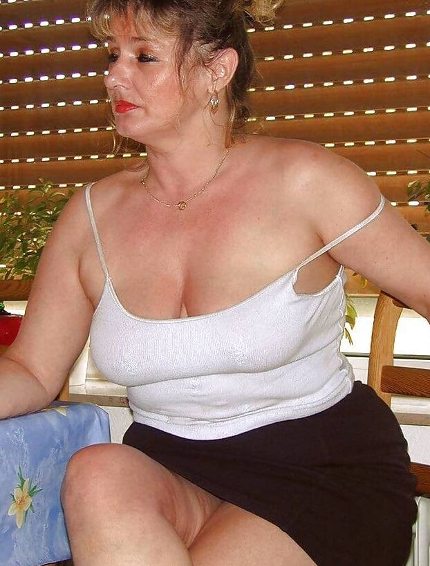 Mature woman ready to please! 11 of 40 pics