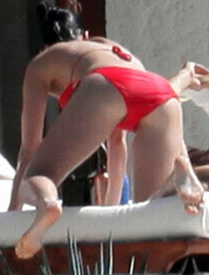 Katy Perry visits the beach! 18 of 49 pics