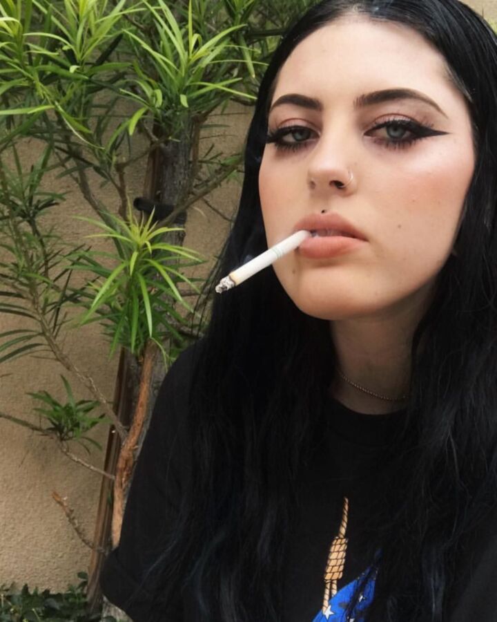 Freaky Kinky Goth/Emo Bitch smoker 15 of 28 pics