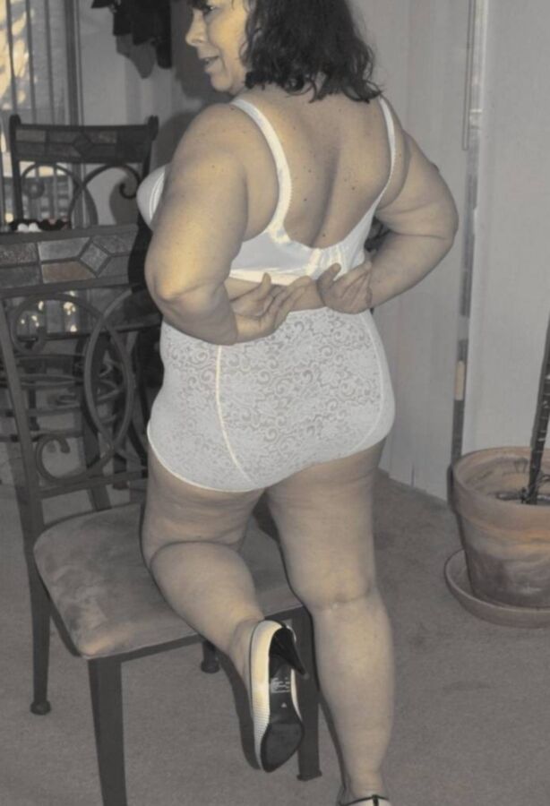 Not naked chubby granny in white linergie 4 of 5 pics