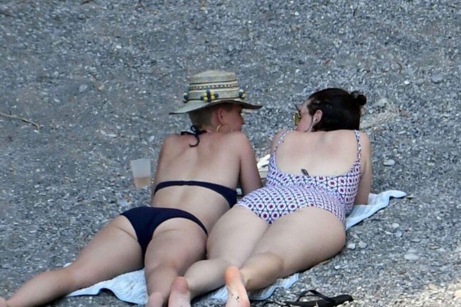 Katy Perry visits the beach! 12 of 49 pics