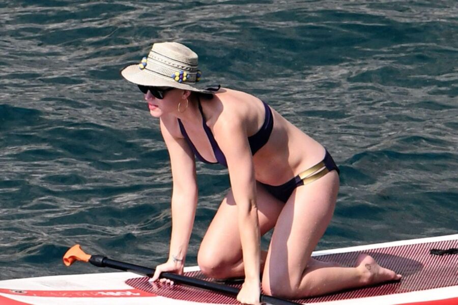 Katy Perry visits the beach! 17 of 49 pics