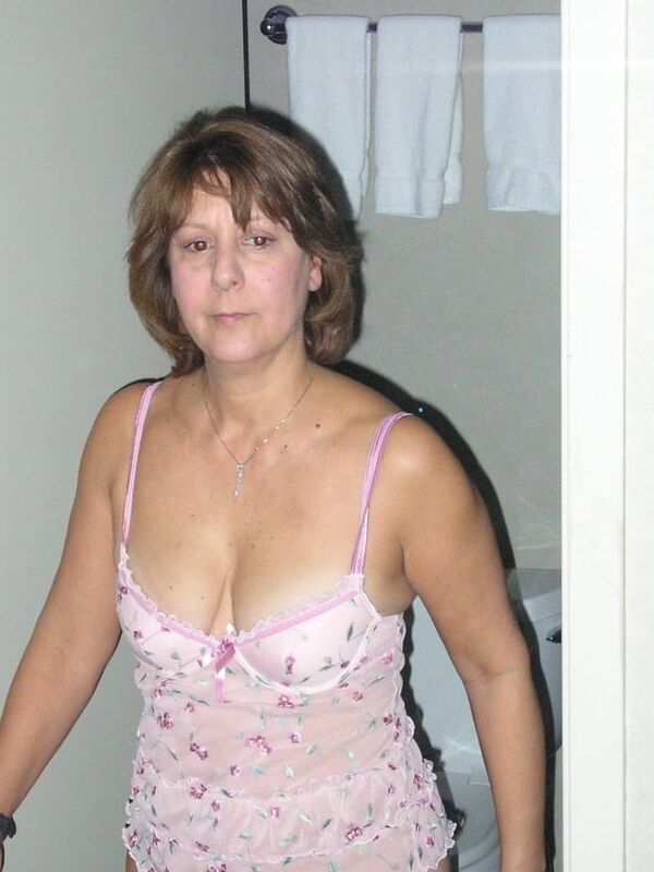 Fran Young West Hempstead NY Wife Exposed 9 of 32 pics
