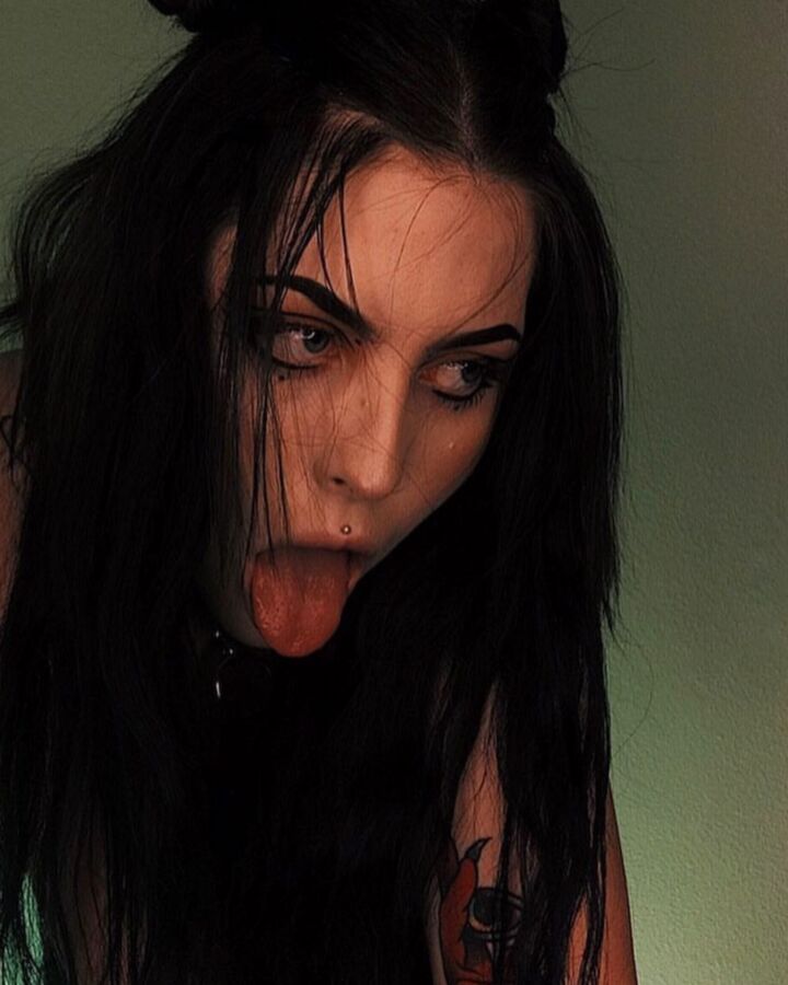 Freaky Kinky Goth/Emo Bitch smoker 10 of 28 pics