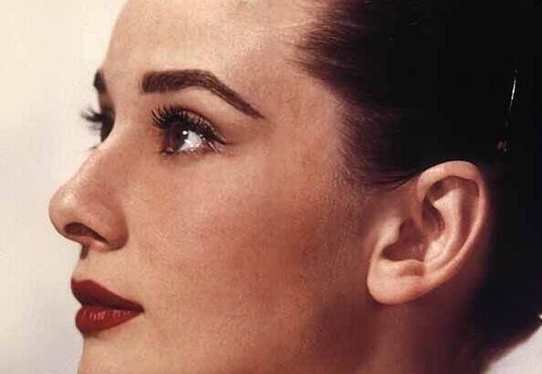 Audrey Hepburn Fakes 2 of 77 pics