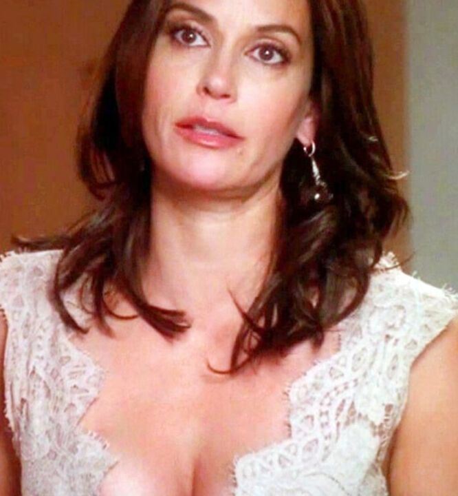 TERI HATCHER STILL GETS ME STROKING 1 of 38 pics