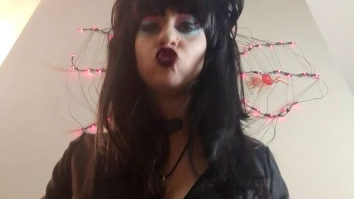 Elvira mistress of the dark 2 of 66 pics