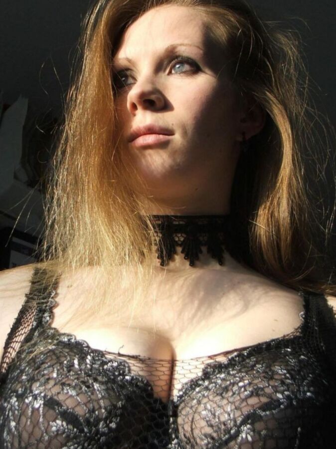 SEXY GOTHIC 21 of 76 pics