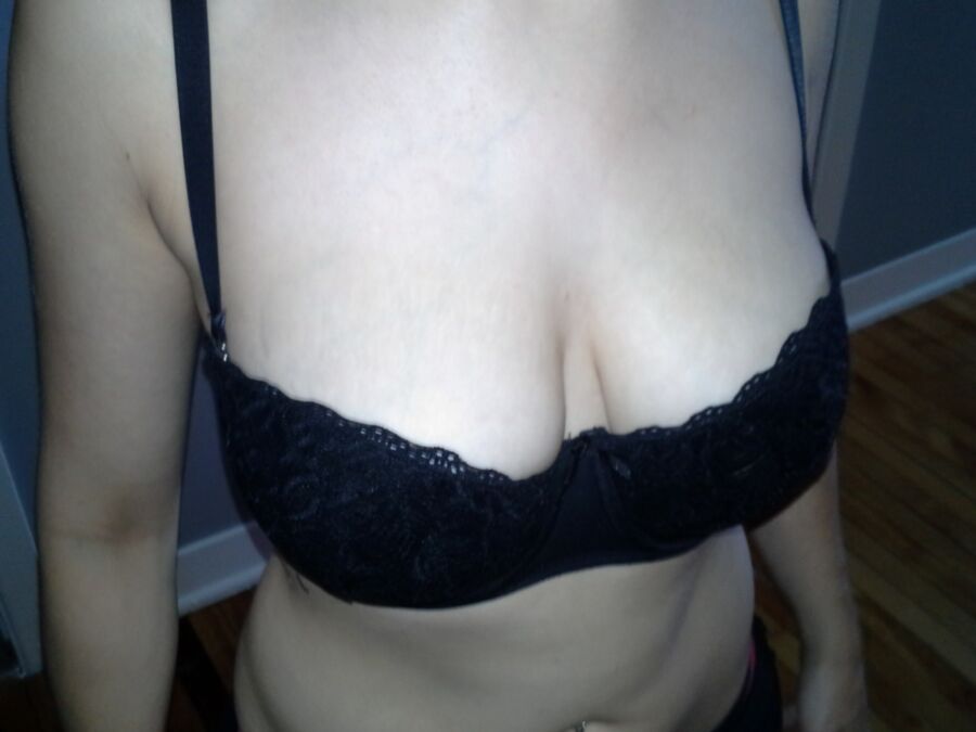 Does my big cleavage turn you on? 9 of 9 pics