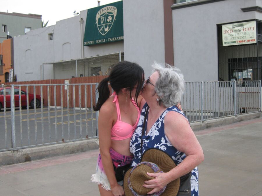 Weird Mom/Daughter Lesbian 16 of 43 pics