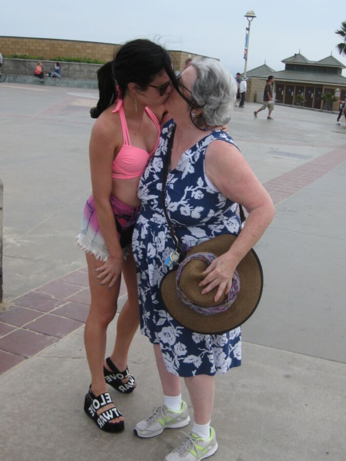 Weird Mom/Daughter Lesbian 24 of 43 pics