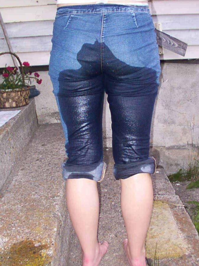 I love wet pants and wet panties 6 of 48 pics