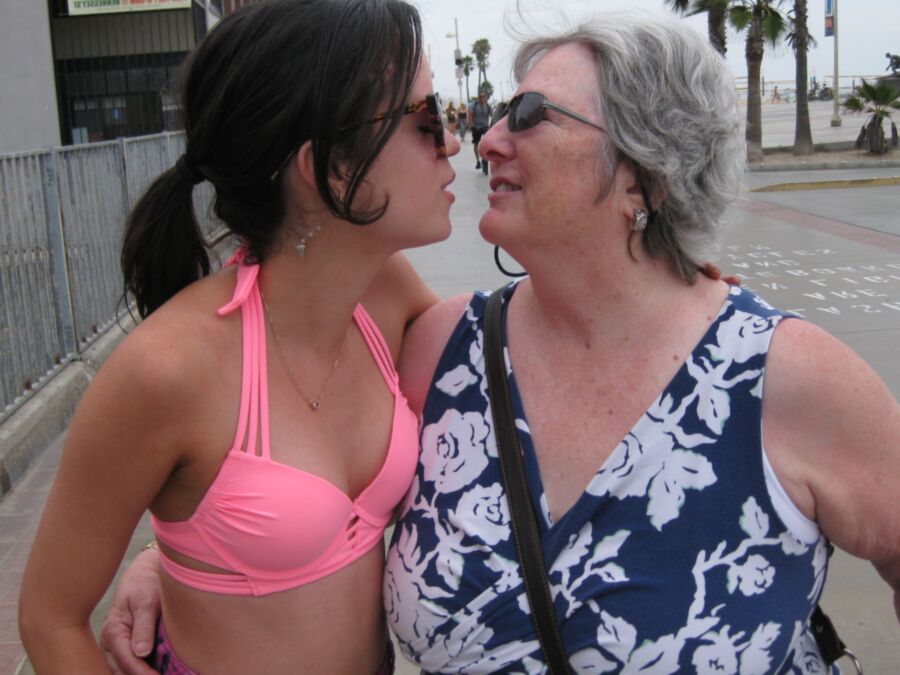 Weird Mom/Daughter Lesbian 10 of 43 pics