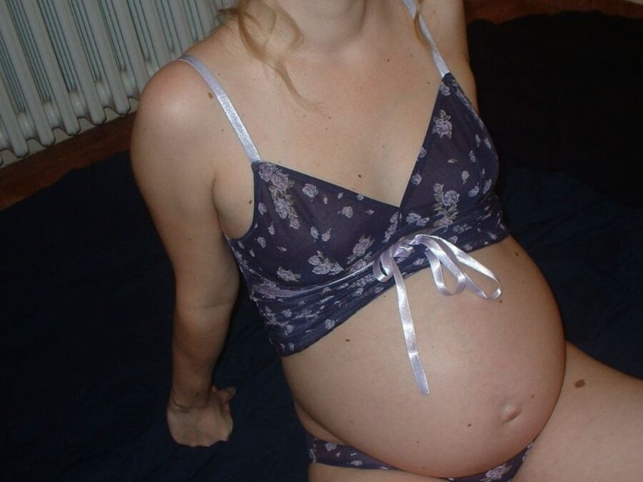 Some pregnant amateur girls 6 of 24 pics