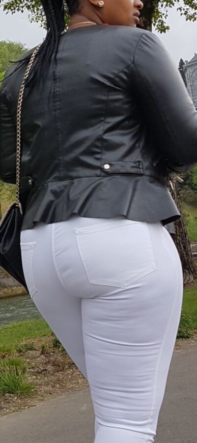 Lovely pair of black milfs with huge asses (candid) 4 of 22 pics