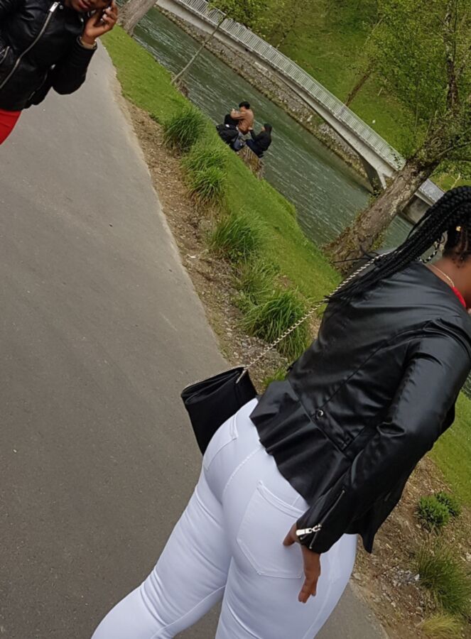 Lovely pair of black milfs with huge asses (candid) 8 of 22 pics